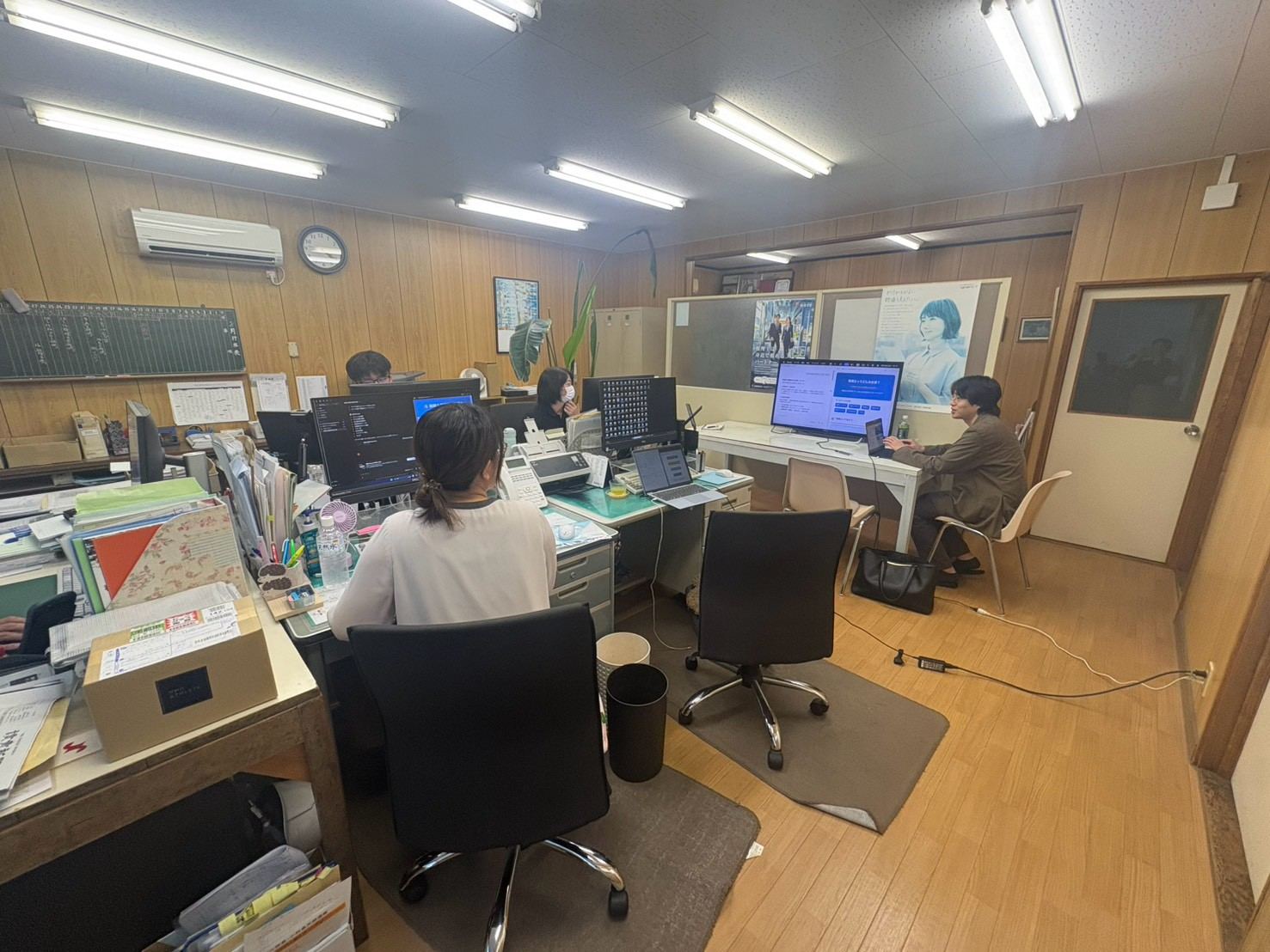 参加者の皆様がそれぞれのPCでハンズオンに取り組む様子